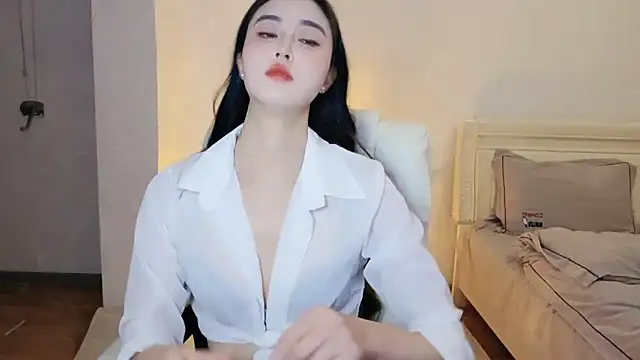 Snapshot of LI-200310 chatting on 23, 12, 2025 LI-200310 online show from 23, 12, 2025