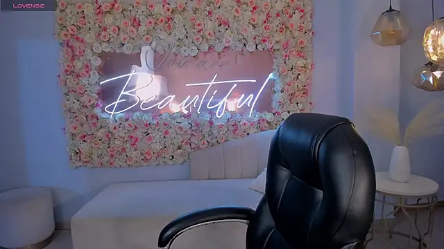 DolcieElliot online show from 11, 1, 2025