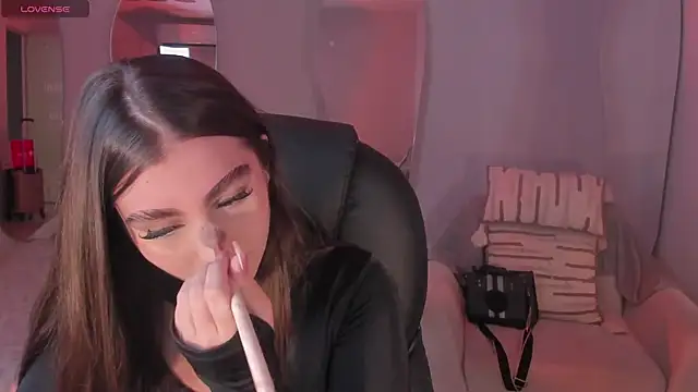 DolcieElliot online show from 18, 2, 2025