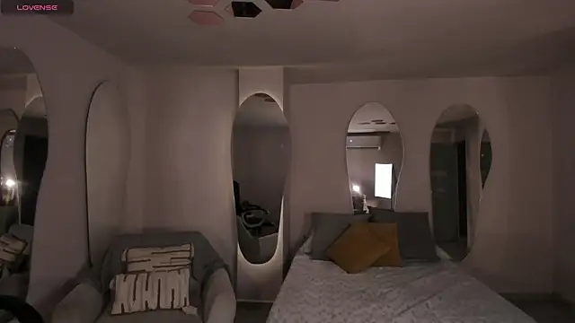 DolcieElliot online show from 19, 2, 2025