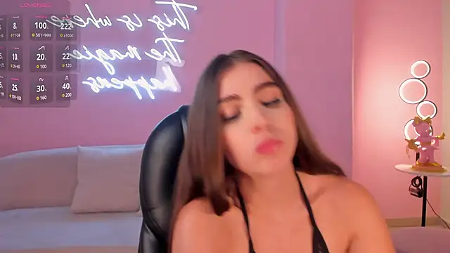 DolcieElliot online show from 25, 2, 2025