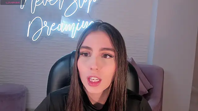 DolcieElliot online show from 4, 3, 2025