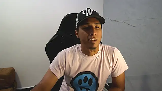 Snapshot of michaelhotbbc chatting on 29, 9, 2025 michaelhotbbc online show from 29, 9, 2025