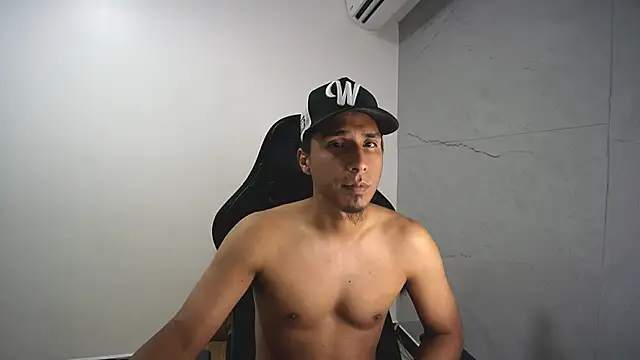 Snapshot of michaelhotbbc chatting on 1, 10, 2025 michaelhotbbc online show from 1, 10, 2025