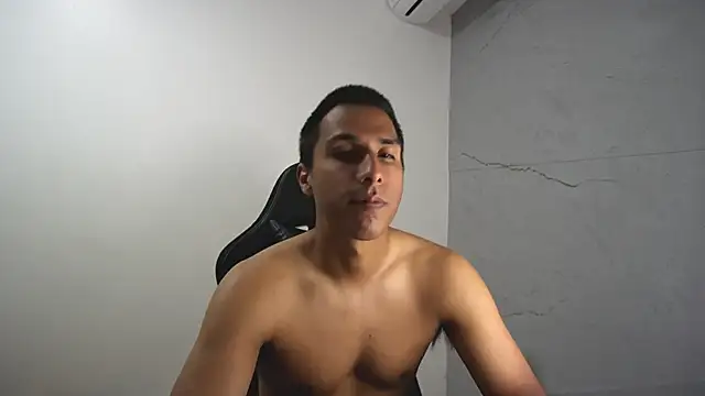 Snapshot of michaelhotbbc chatting on 2, 10, 2025 michaelhotbbc online show from 2, 10, 2025