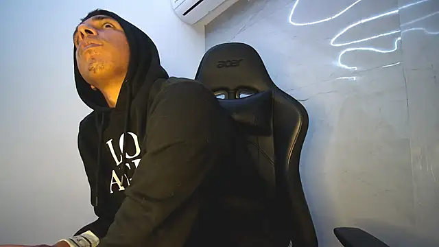 Snapshot of michaelhotbbc chatting on 15, 10, 2025 michaelhotbbc online show from 15, 10, 2025