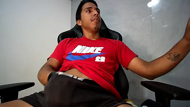 Snapshot of michaelhotbbc chatting on 26, 10, 2025 michaelhotbbc online show from 26, 10, 2025