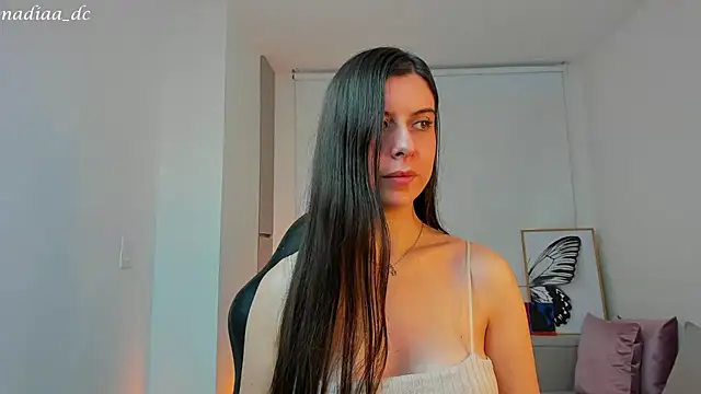 Nadiaa  online show from 24, 12, 2024