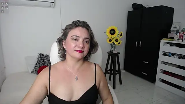 Snapshot of Ghada_milf chatting on 7, 3, 2025 Ghada milf online show from 7, 3, 2025
