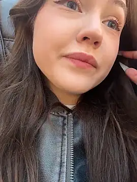 Peachy Dream online show from 18, 4, 2026