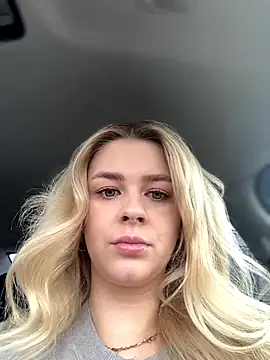 Snapshot of Love_Bri chatting on 24, 9, 2025 Love Bri online show from 24, 9, 2025