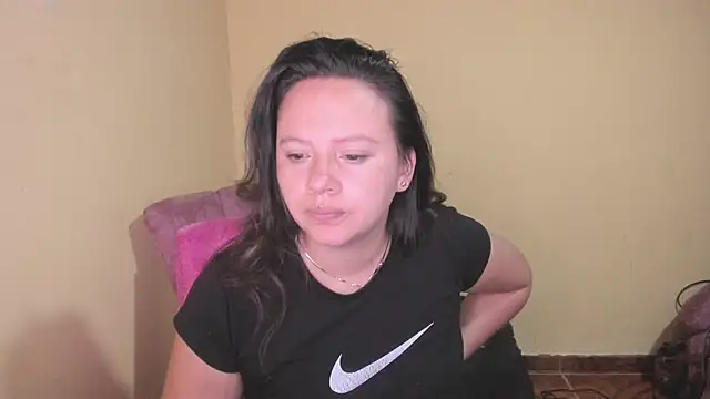 Snapshot of lauraguzman chatting on 9, 7, 2026 lauraguzman online show from 9, 7, 2026