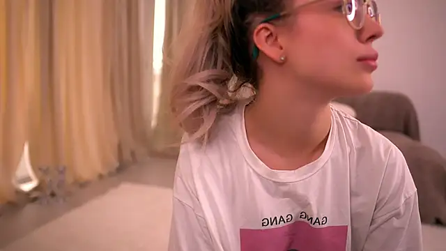 KylieJoyce online show from 1, 4, 2026