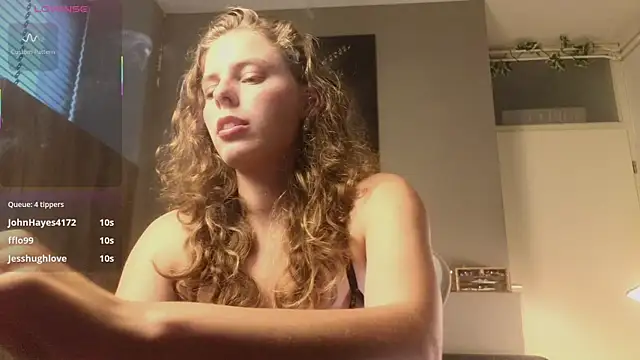 Snapshot of AyreenMoore chatting on 5, 7, 2026 AyreenMoore online show from 5, 7, 2026