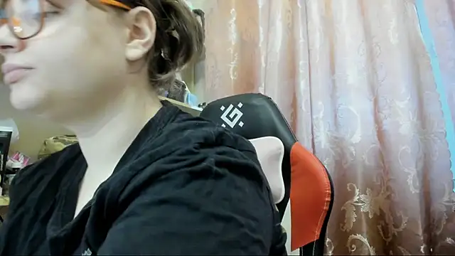 Snapshot of Seductive_She_Wolf chatting on 5, 5, 2026 Seductive She Wolf online show from 5, 5, 2026