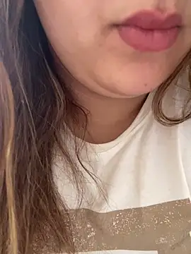 yassminsexy22 online show from 18, 4, 2026