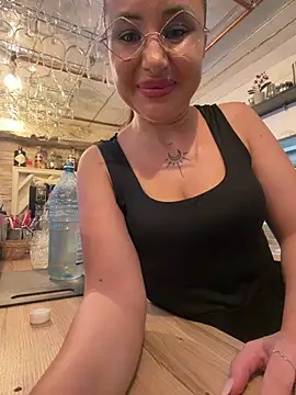 Snapshot of beautydiamond chatting on 18, 7, 2026 beautydiamond online show from 18, 7, 2026