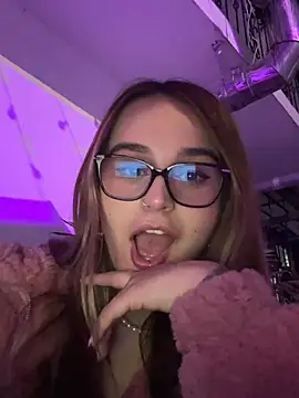 Snapshot of evy_orange1 chatting on 28, 5, 2026 evy orange1 online show from 28, 5, 2026
