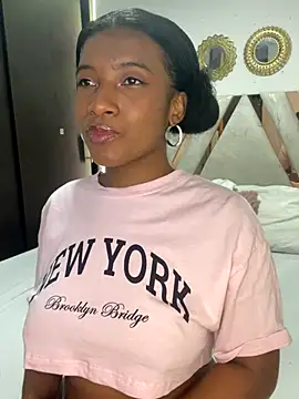 Snapshot of KriisvanyLeroy chatting on 25, 9, 2025 KriisvanyLeroy online show from 25, 9, 2025