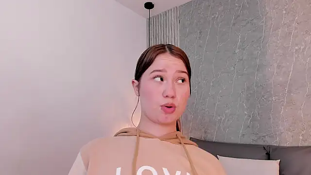 Roxie-Summers11 online show from 30, 12, 2024