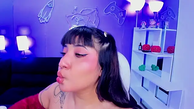 Snapshot of Emma_monserrat chatting on 4, 5, 2026 Emma monserrat online show from 4, 5, 2026