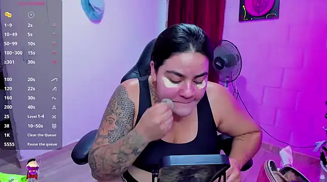 Snapshot of Sharon_hils chatting on 20, 12, 2024 Sharon hils online show from 20, 12, 2024