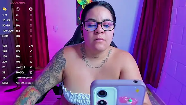 Snapshot of Sharon_hils chatting on 28, 1, 2025 Sharon hils online show from 28, 1, 2025