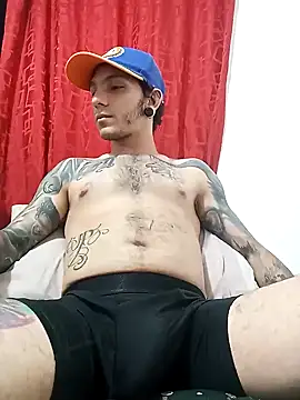Snapshot of HornetBigDickonYou chatting on 5, 2, 2025 HornetBigDickonYou online show from 5, 2, 2025