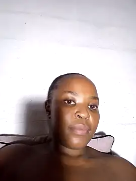 Snapshot of Yummy-Cat chatting on 5, 1, 2025 Yummy-Cat online show from 5, 1, 2025