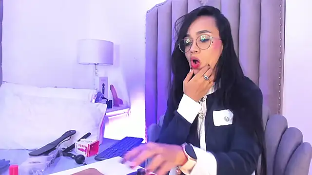 SamanthaFerrer   online show from 24, 12, 2024