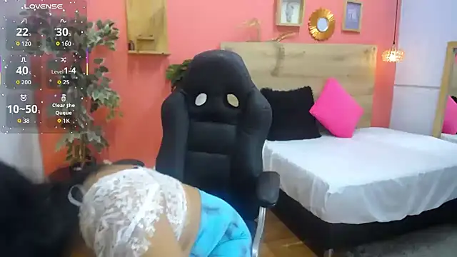 Snapshot of scarlet-foox chatting on 11, 9, 2025 scarlet-foox online show from 11, 9, 2025