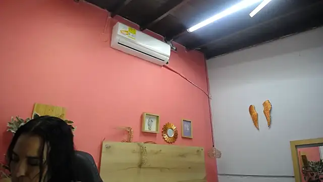 Snapshot of scarlet-foox chatting on 13, 11, 2025 scarlet-foox online show from 13, 11, 2025