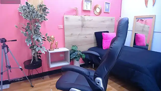 Snapshot of scarlet-foox chatting on 19, 11, 2025 scarlet-foox online show from 19, 11, 2025