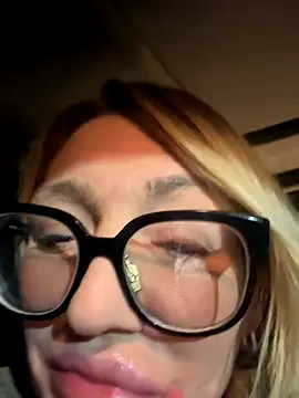 camdanz777 online show from 28, 10, 2025