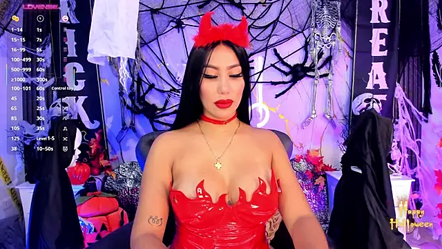 Snapshot of EmilyLeah_ chatting on 24, 10, 2025 EmilyLeah online show from 24, 10, 2025