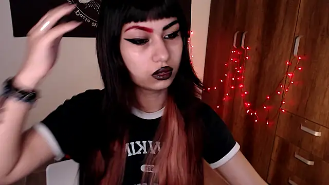 Snapshot of Little-Lucifer chatting on 5, 4, 2026 Little-Lucifer online show from 5, 4, 2026
