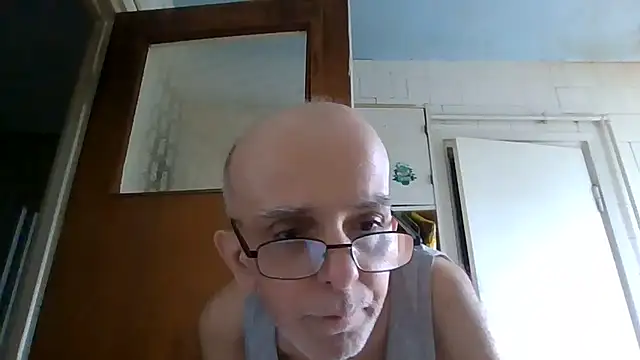 Snapshot of mariusica1@xh chatting on 22, 6, 2026 mariusica1xh online show from 22, 6, 2026