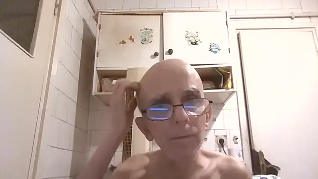 Snapshot of mariusica1@xh chatting on 8, 7, 2026 mariusica1xh online show from 8, 7, 2026
