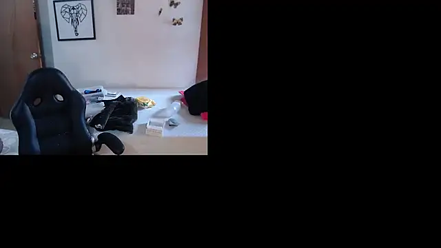 Snapshot of mykaelahoney chatting on 10, 6, 2026 mykaelahoney online show from 10, 6, 2026