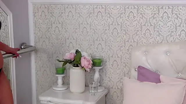 Snapshot of RosalieNorman chatting on 8, 1, 2025 RosalieNorman online show from 8, 1, 2025