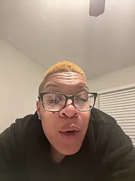 Snapshot of SexyHoneyRedd chatting on 6, 3, 2026 SexyHoneyRedd online show from 6, 3, 2026