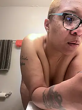 Snapshot of SexyHoneyRedd chatting on 25, 3, 2026 SexyHoneyRedd online show from 25, 3, 2026