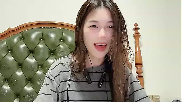 Sweet-Angel999 online show from 13, 4, 2026