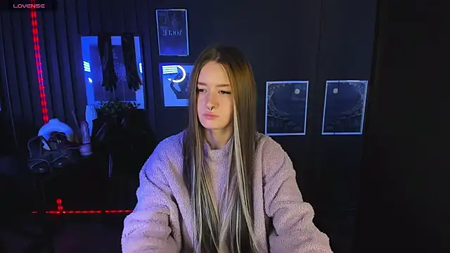 Lily Moonlight online show from 30, 12, 2024