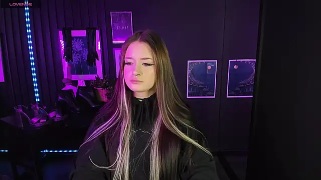 Lily Moonlight online show from 10, 2, 2025