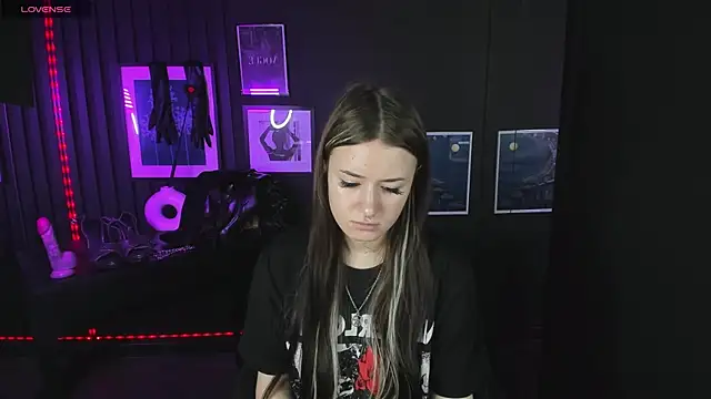 Lily Moonlight online show from 13, 2, 2025