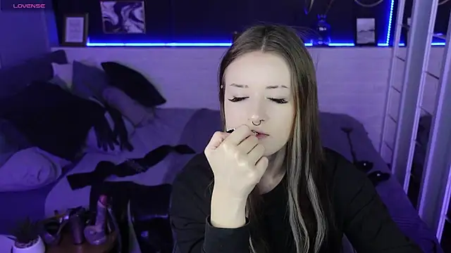 Lily Moonlight online show from 21, 3, 2025