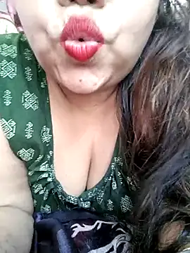 Snapshot of Beautyy38 chatting on 9, 9, 2025 Beautyy38 online show from 9, 9, 2025