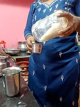 Snapshot of Renuma chatting on 6, 1, 2025 Renuma online show from 6, 1, 2025