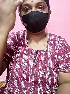 Snapshot of Renuma chatting on 3, 10, 2025 Renuma online show from 3, 10, 2025